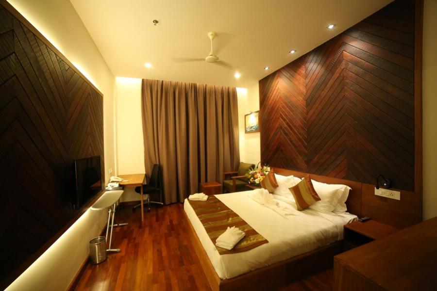 Woodies Bleisure Hotel โคชิโคด ภายนอก รูปภาพ