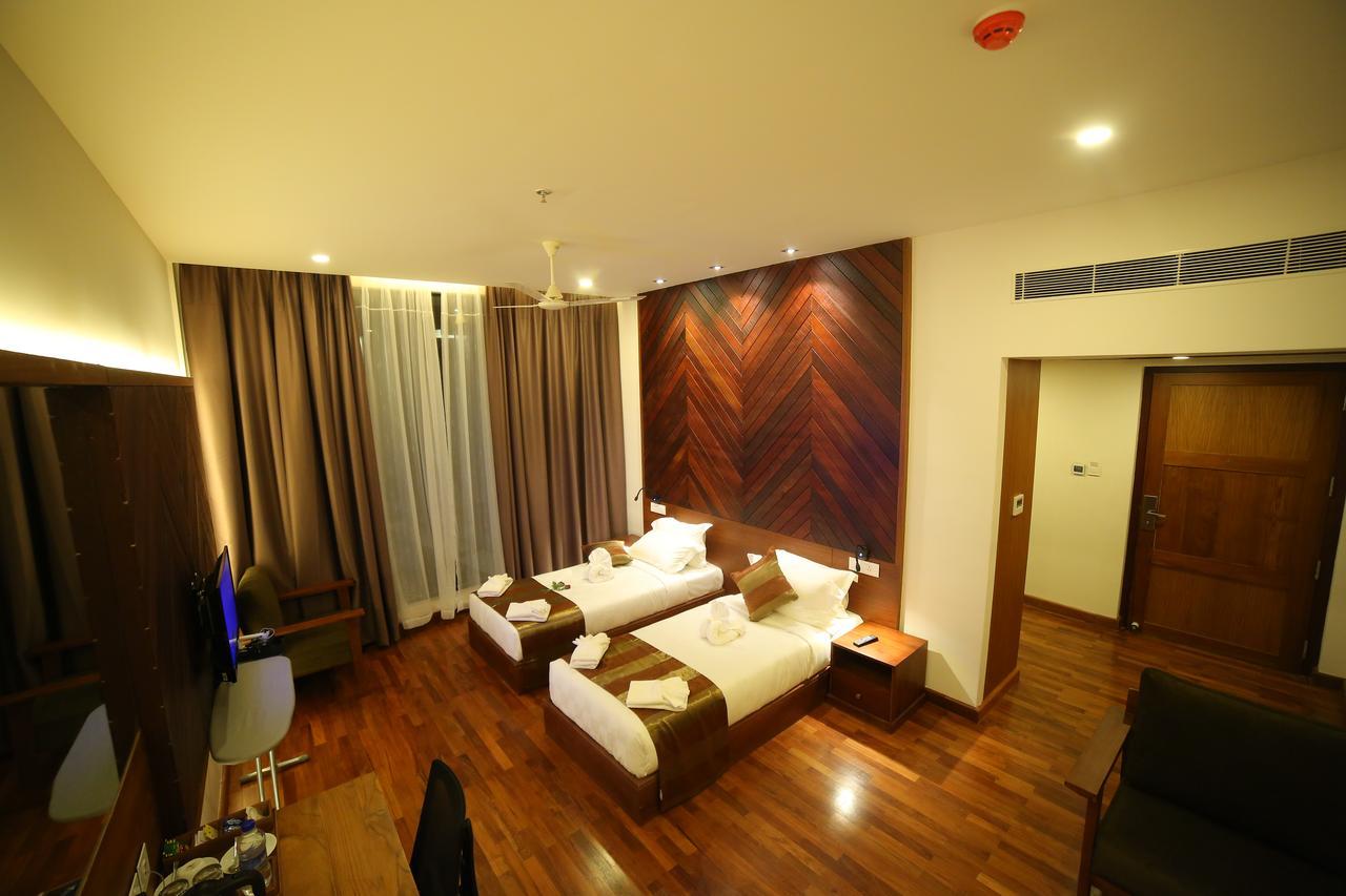 Woodies Bleisure Hotel โคชิโคด ภายนอก รูปภาพ